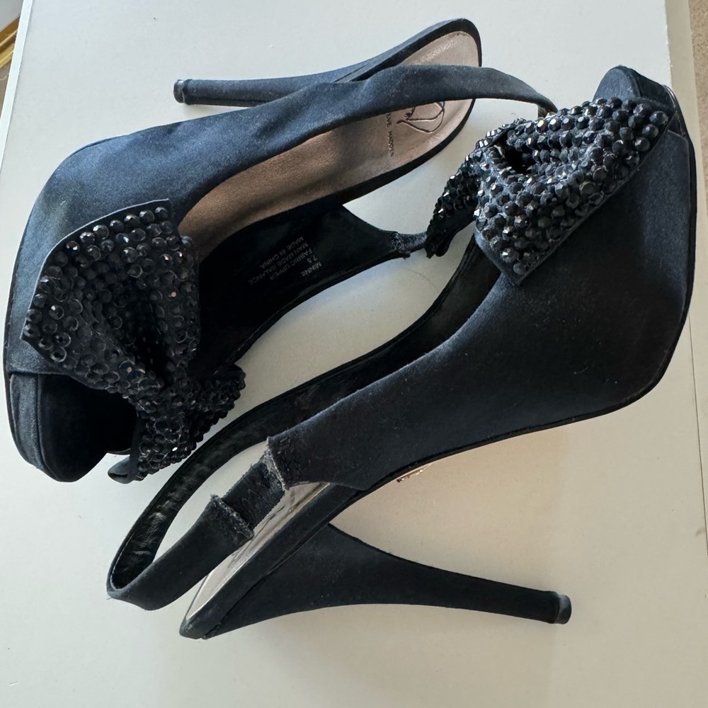 STEVE MADDEN SATIN SLING BACKS